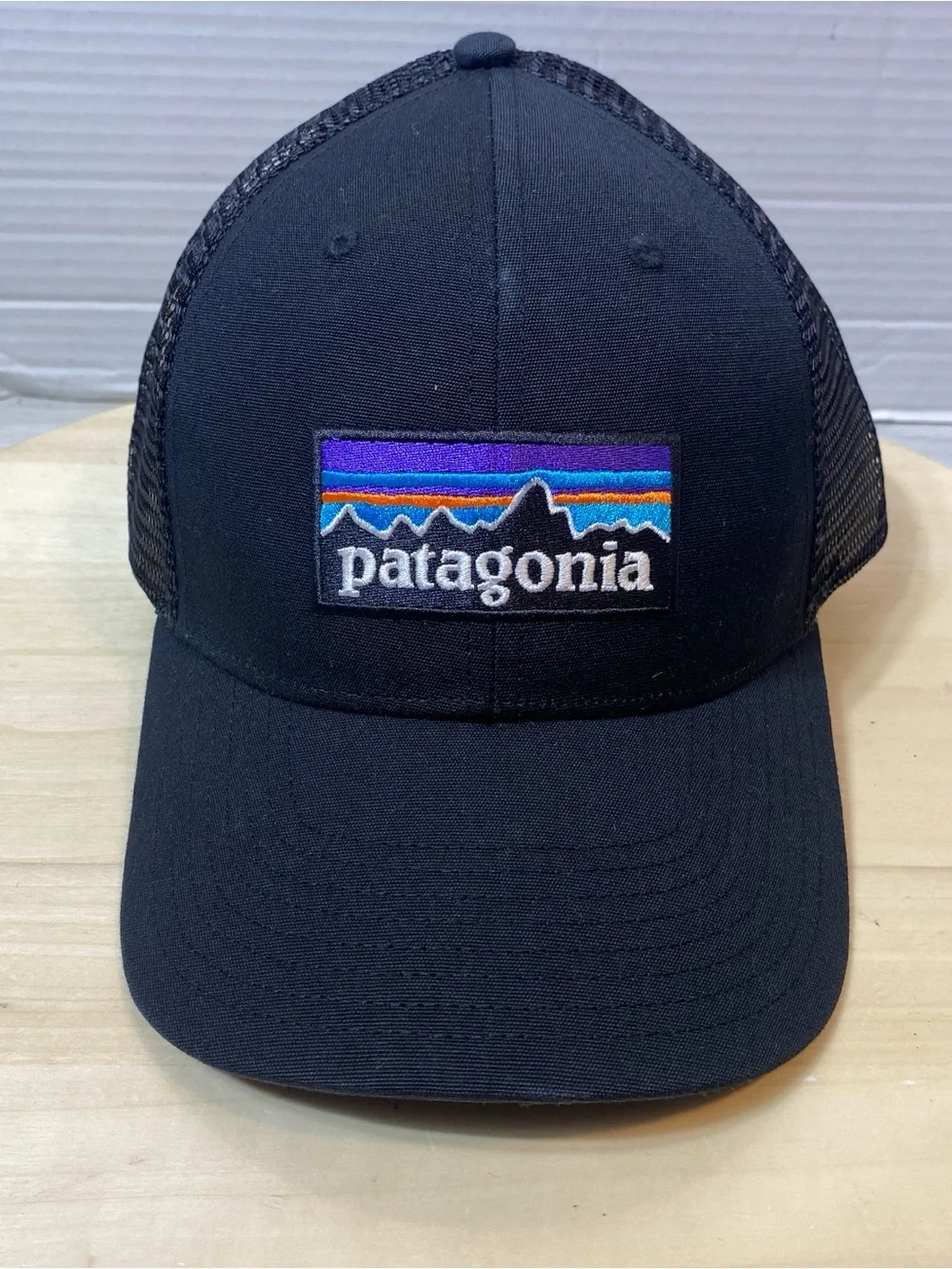 Patagonia P-6 Logo LoPro Trucker Hat Black Cap Snapback NWOT 38283